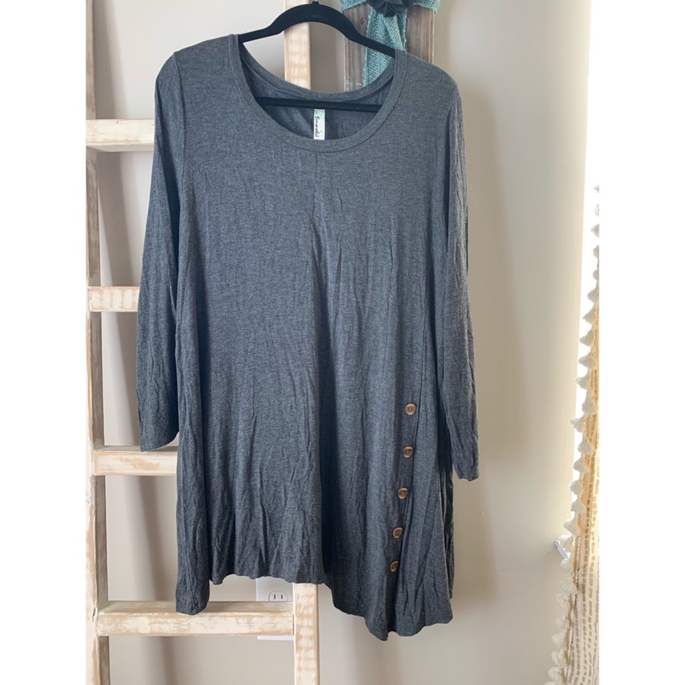 Gray tunic with button detail